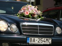 kvety na kapotu auta svadobne auto